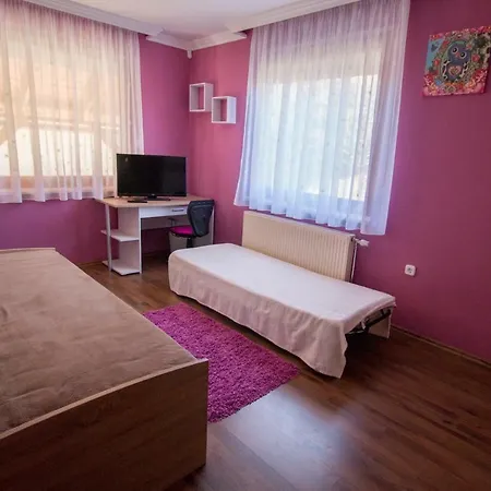 Baratkozo Vendeghaz 게스트하우스