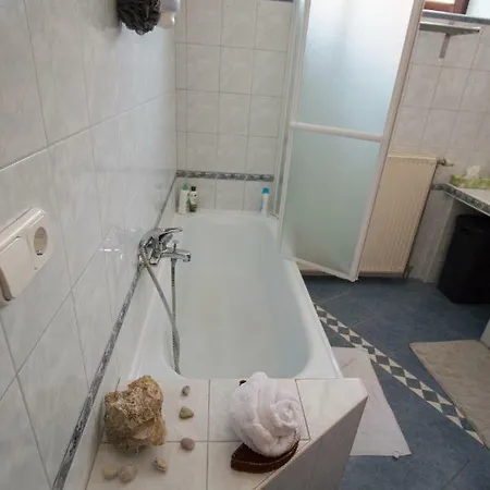 Baratkozo Vendeghaz * Szentantalfa