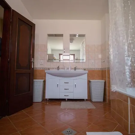 بيت ضيافة Baratkozo Vendeghaz