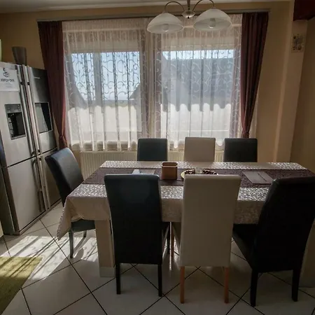 Baratkozo Vendeghaz *