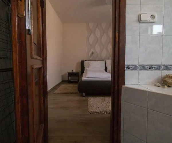 Guest house Baratkozo Vendeghaz *