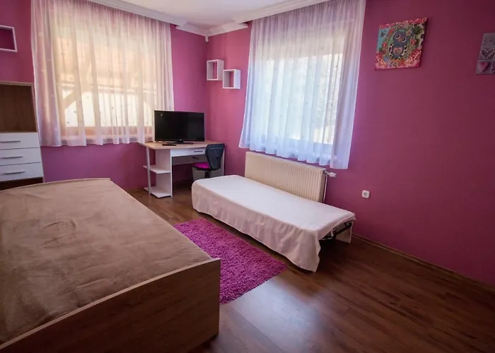 Baratkozo Vendeghaz بيت ضيافة