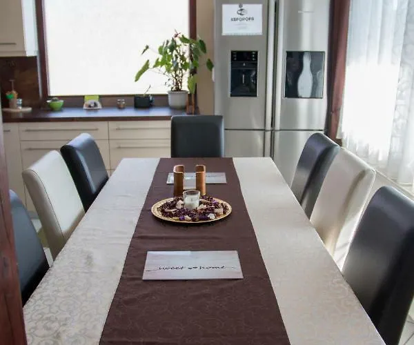 Baratkozo Vendeghaz Gæstehus *